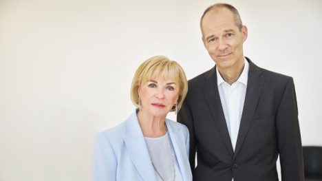 Liz Mohn bergibt entscheidende mter zur Steuerung des Bertelsmann-Konzerns an ihren Sohn Christoph Mohn - Foto: Bertelsmann